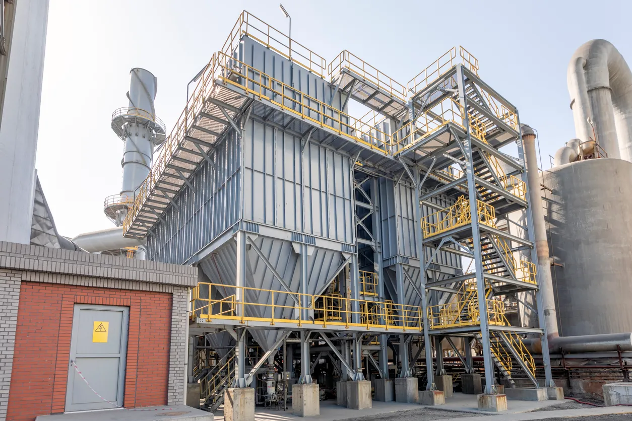 Filtro de bolsa de aire para colector de polvo. Es un sistema que mejora la calidad del aire liberado en proceso industrial