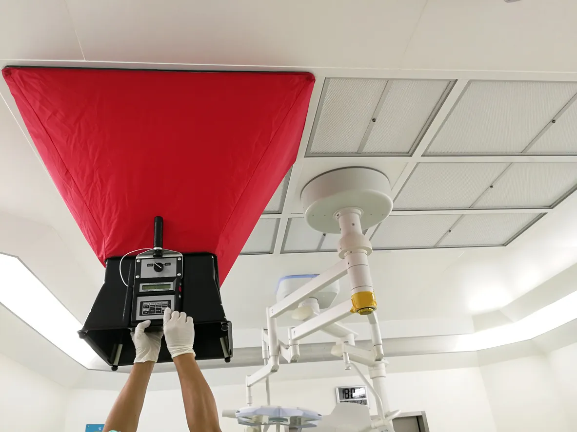 Prueba de fugas de instalación de filtro HEPA - Prueba y certificación de salas blancas. Prueba de flujo de aire para VAV