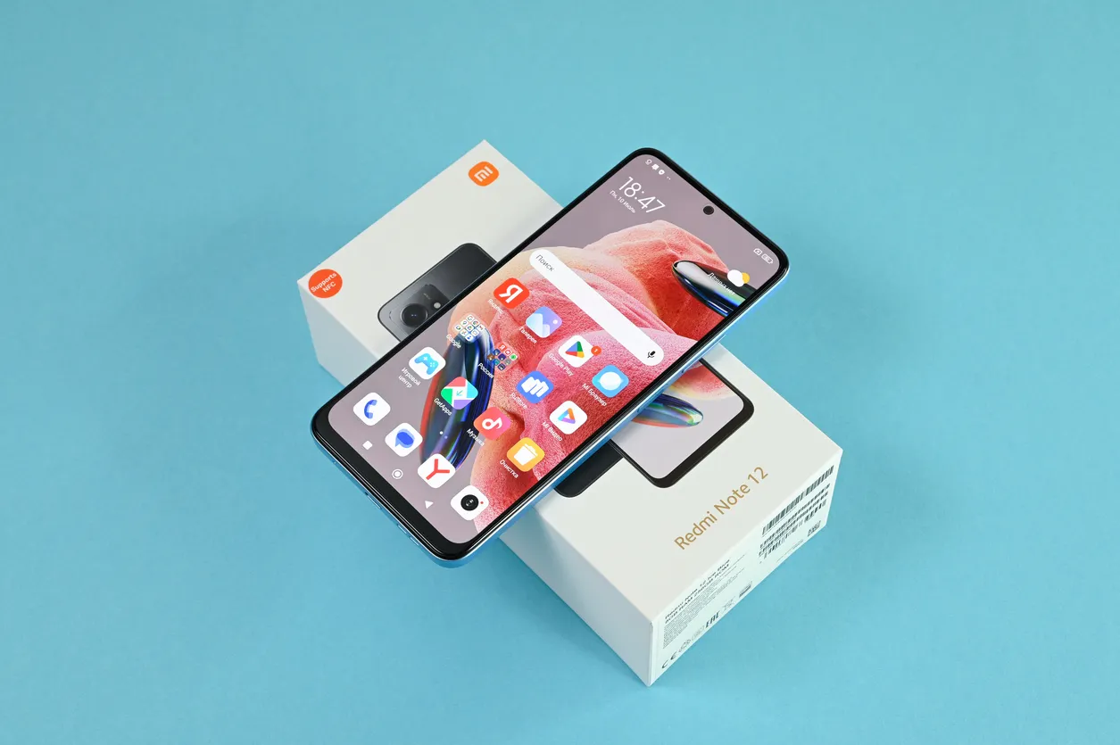 Teléfono inteligente Xiaomi Redmi Note 12 Azul Hielo.