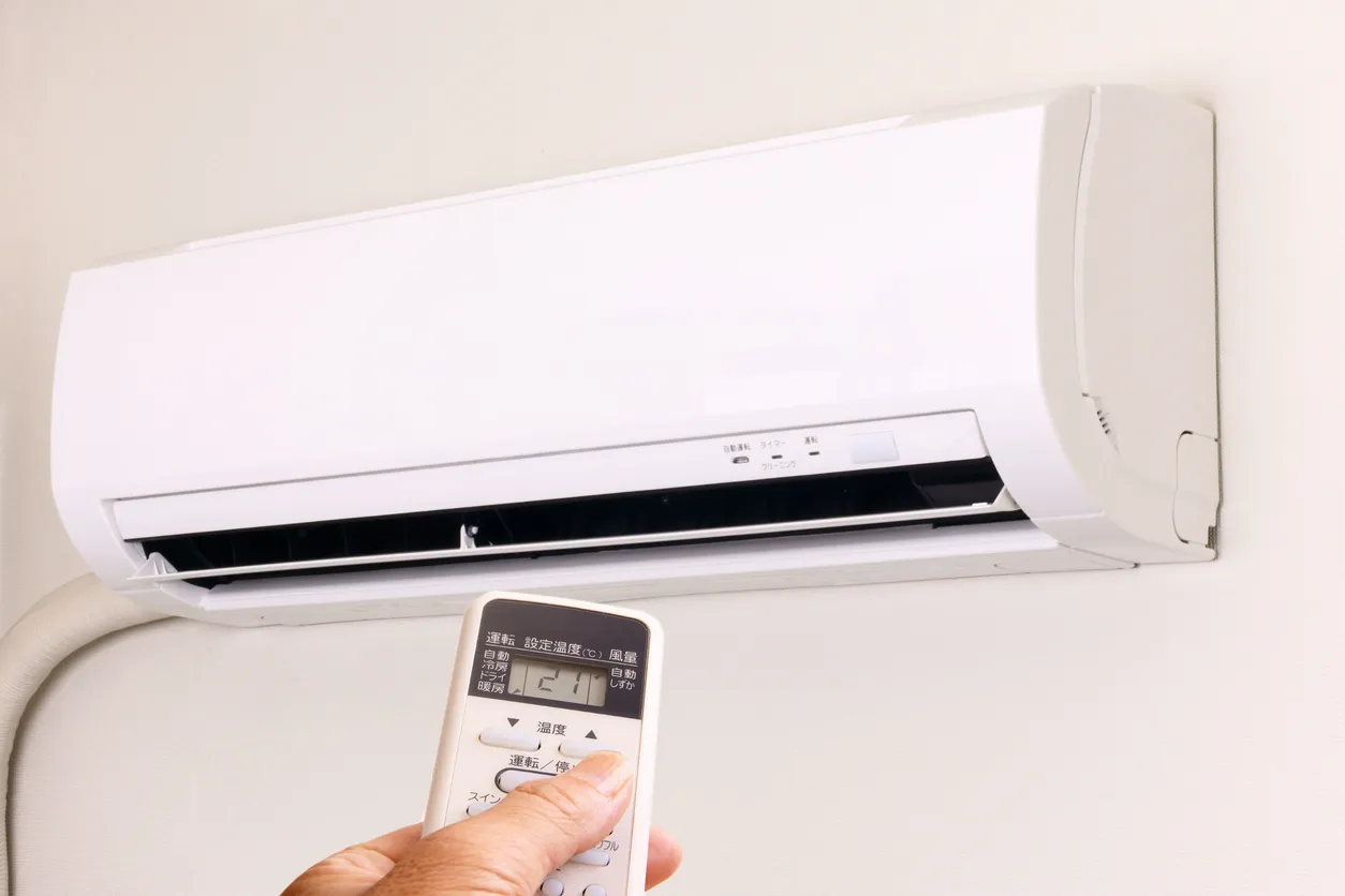 La calefacción del aire acondicionado también ahorra electricidad (calefacción 21 °C)