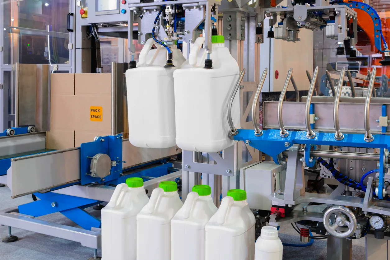 Llenado de bidones en llenado automatico con sanitizante