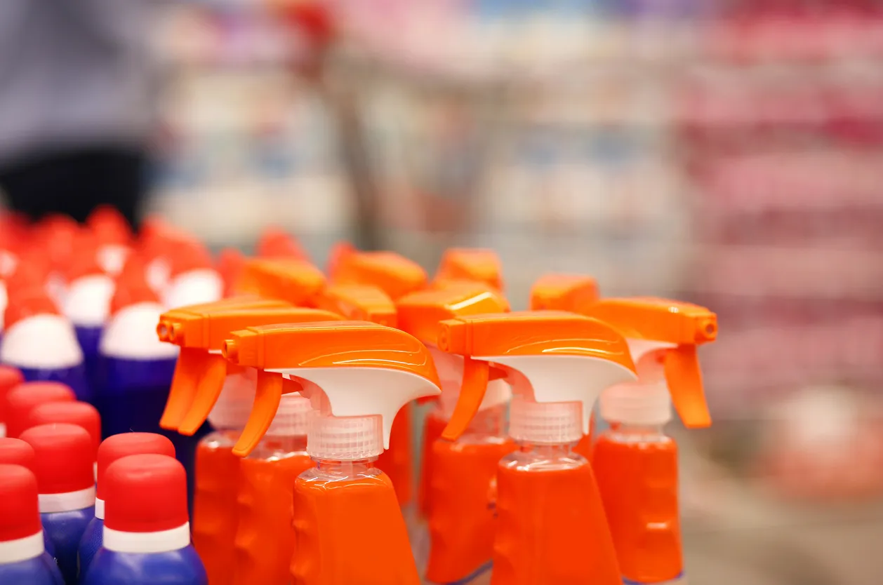 Compras en el supermercado.(detergente en polvo, detergente, champú, jabón)