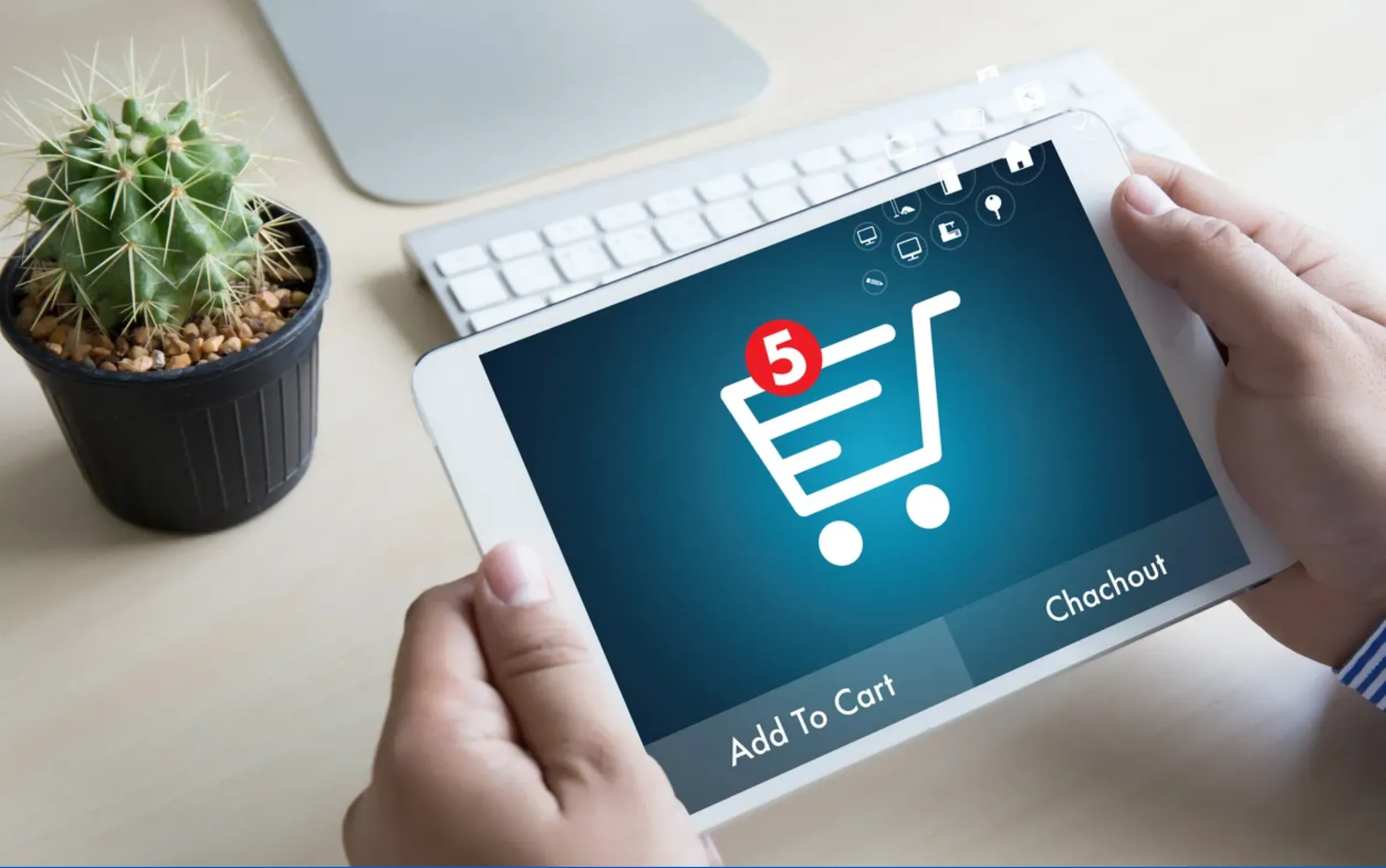 carrito de compra en una tableta con 5 productos en el