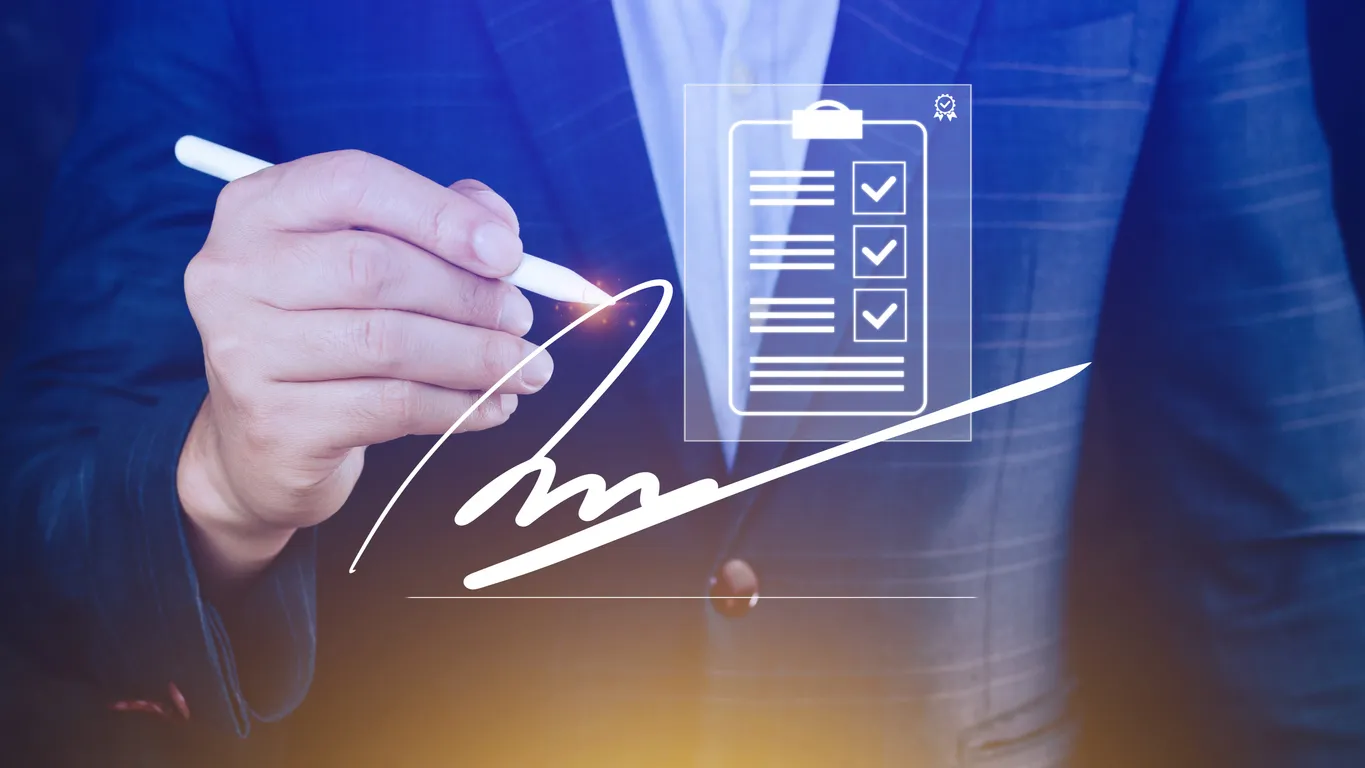 Alguien haciendo una firma digital