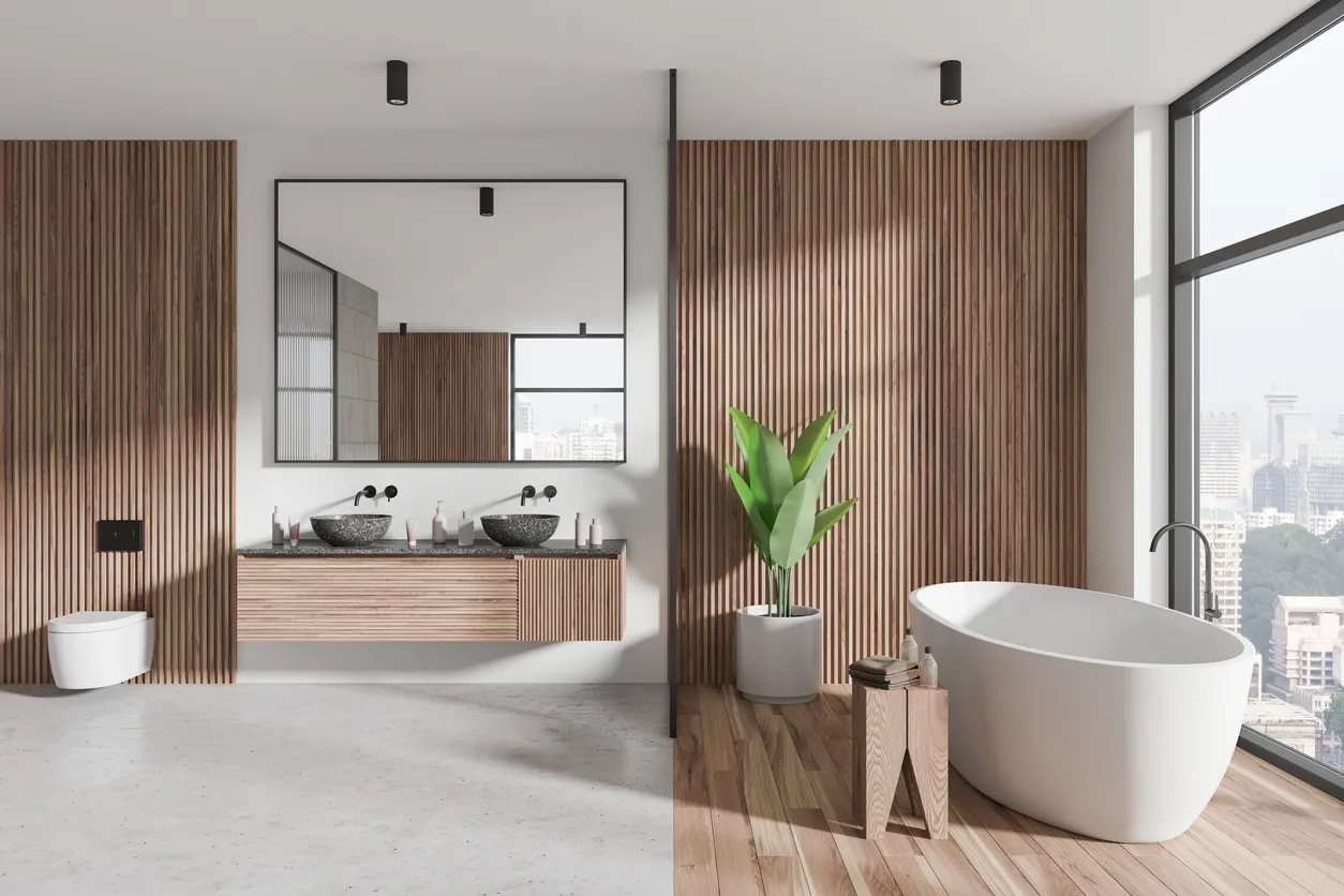 Gran esperjo rectangular en baño con gabinete elevado.