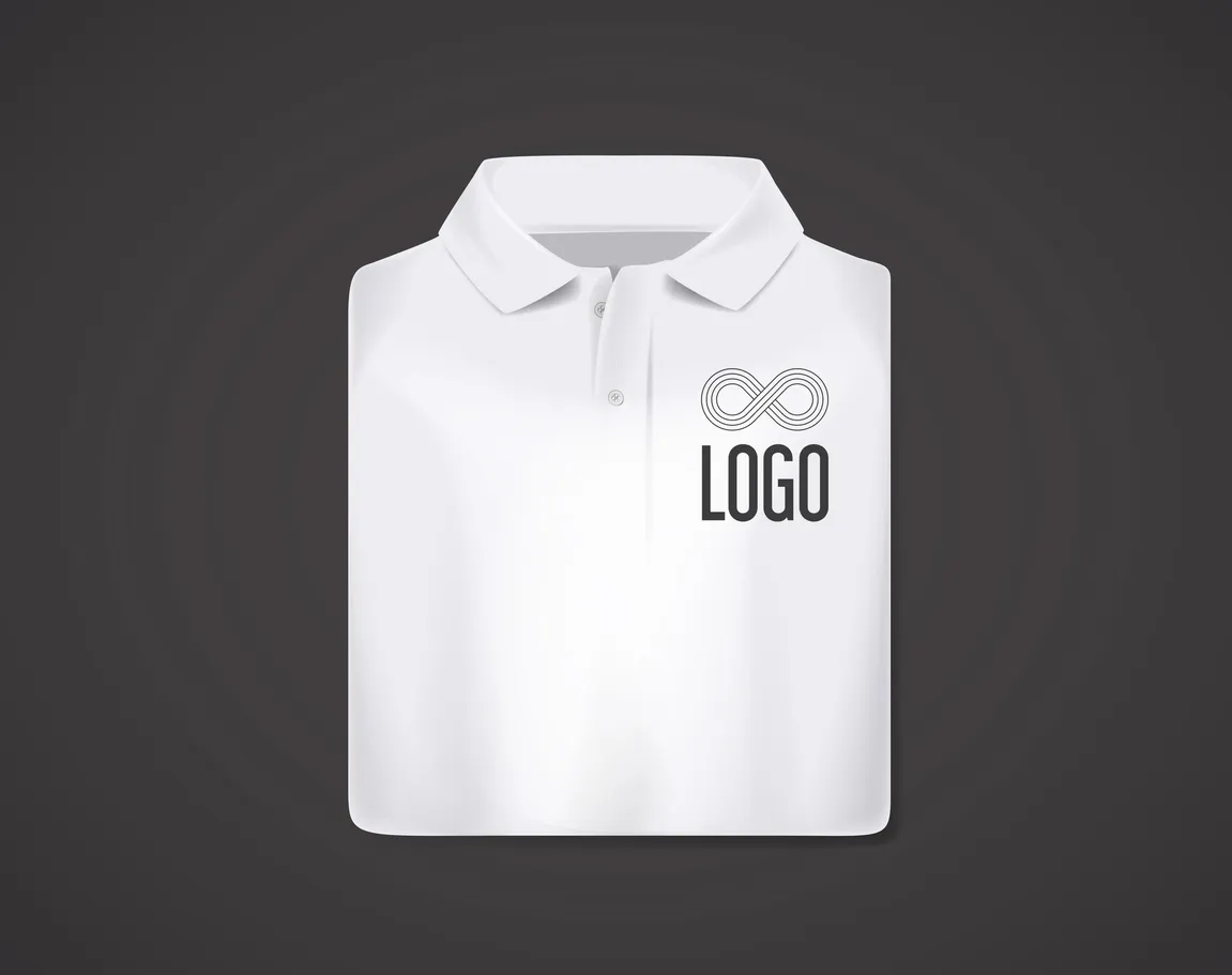 Playera polo blanca con logo