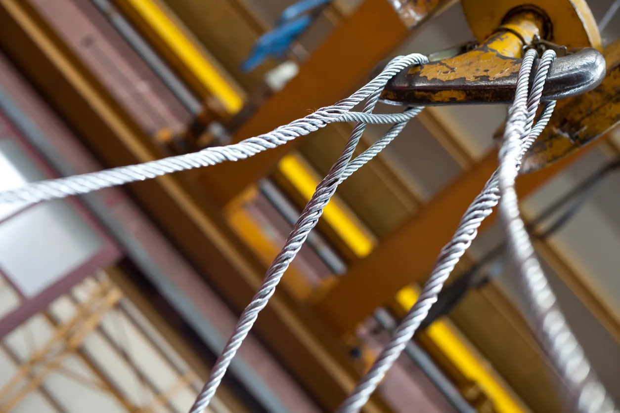 Grandes cadenas de acero en la industria pesada