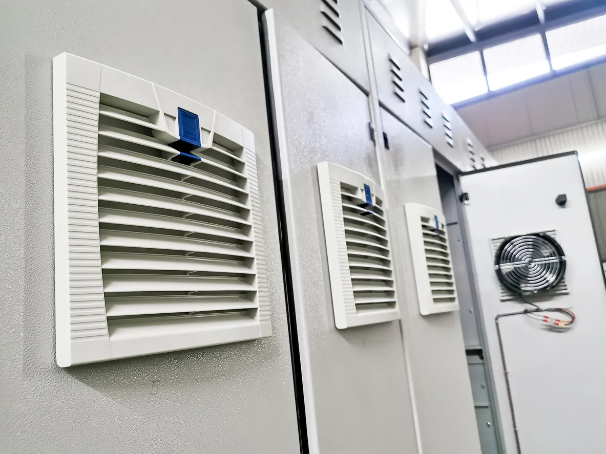 Montaje tipo flip de la unidad de filtro en el cuadro eléctrico