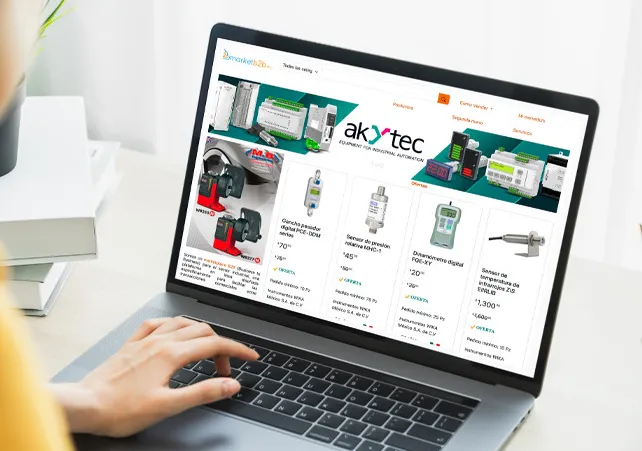 dedo comprando en un e-comerce