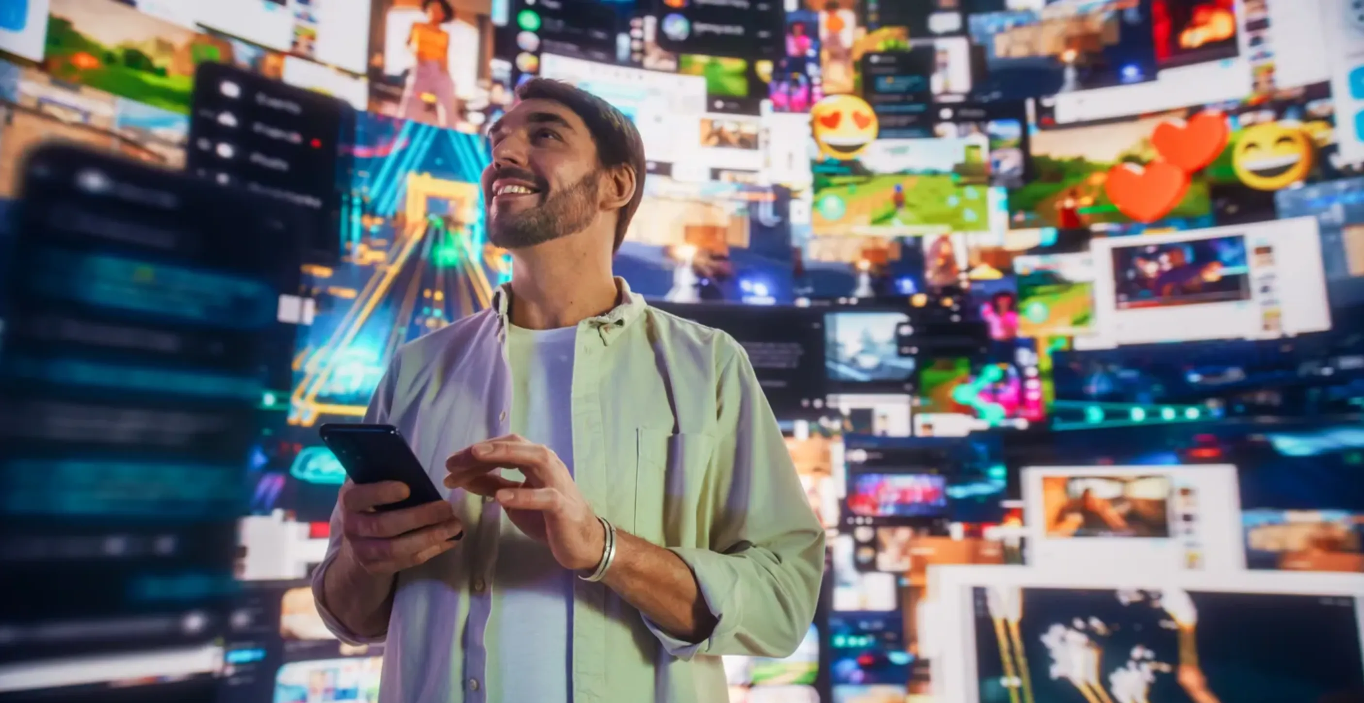 Joven explorando lo qu ees el internet