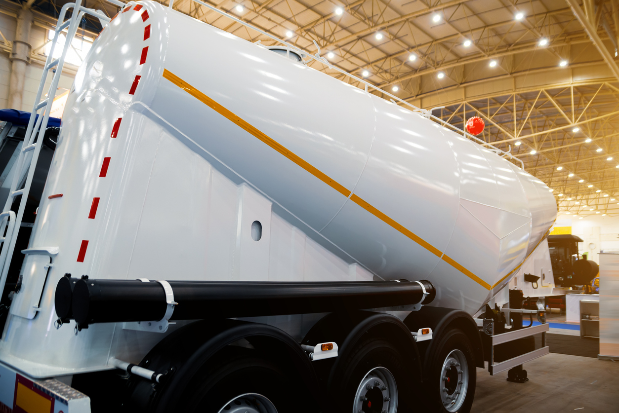 Semirremolque hormigonera para obras de construcción