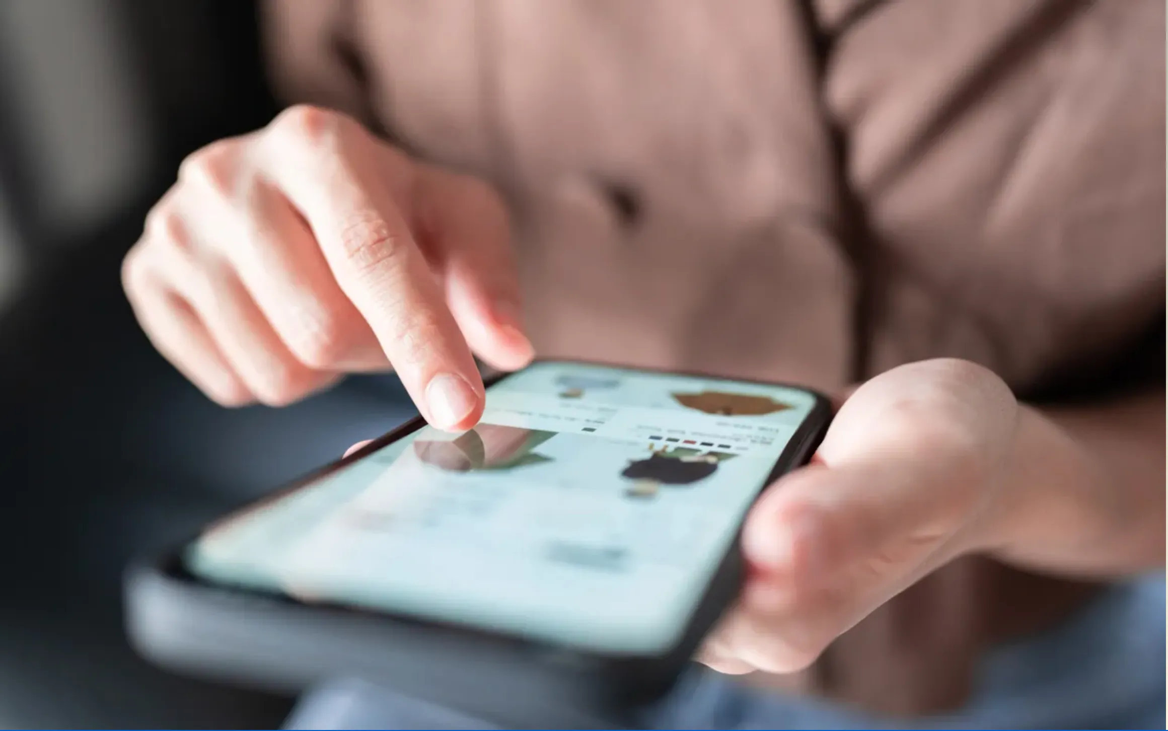 dedo comprando en un e-comerce