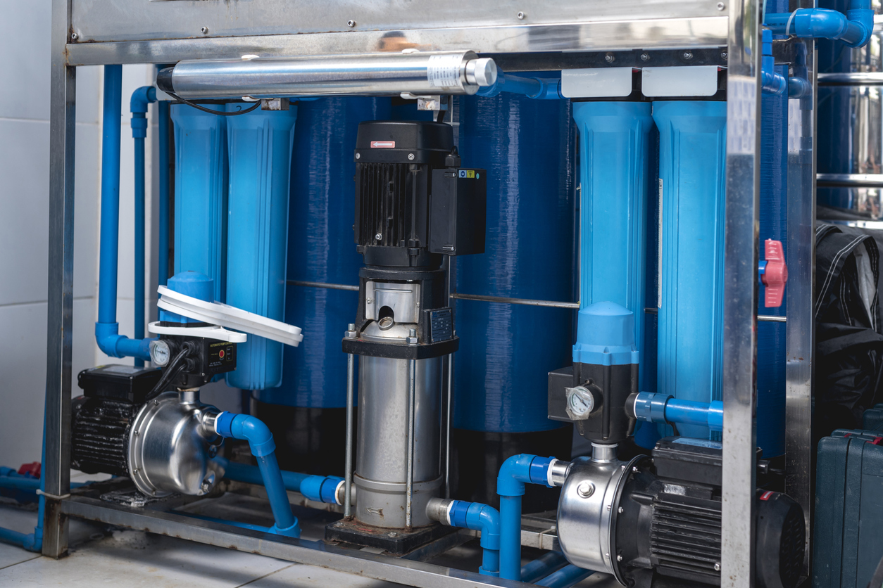 Sistema de tratamiento automático y filtración multinivel de agua potable producida a partir de pozos.