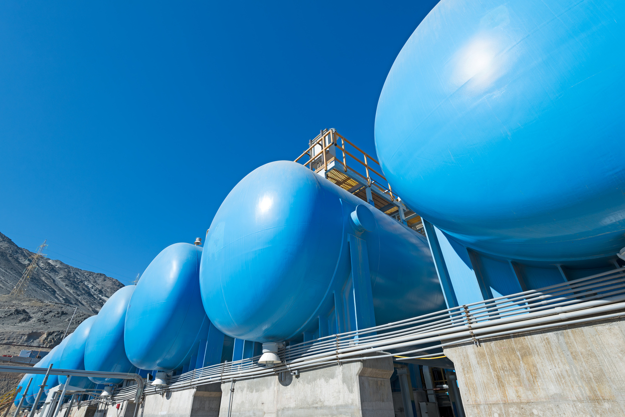 El equipo de ósmosis inversa en una planta desalinizadora