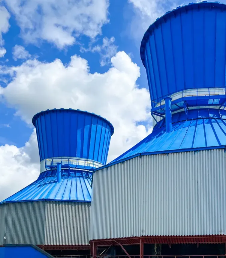 Una torre de enfriamiento es un dispositivo para enfriar una gran cantidad de agua. Utilizan aguas tratadas.