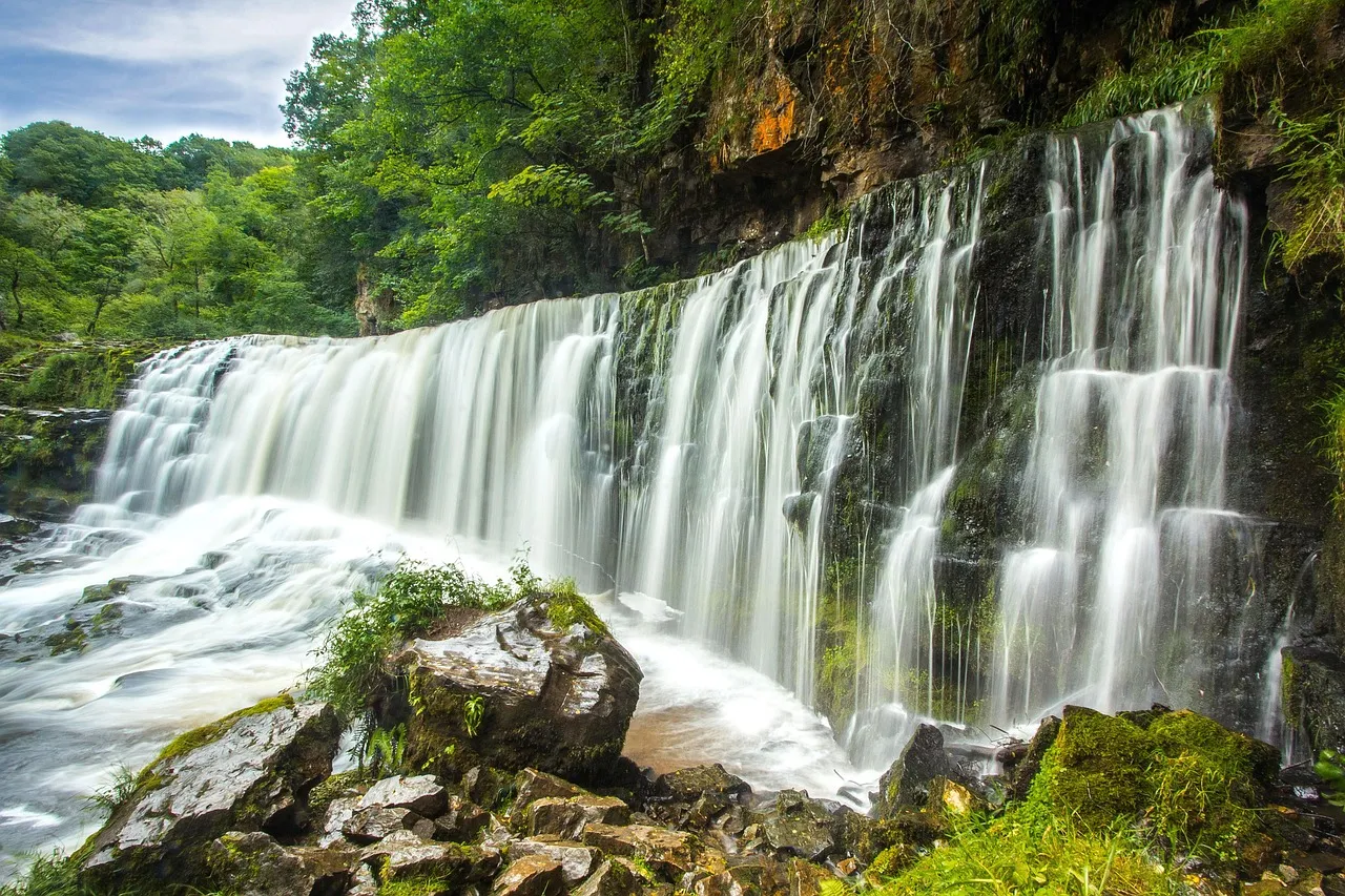 Enorme cascada muestra lo grandioso de la naturaleza