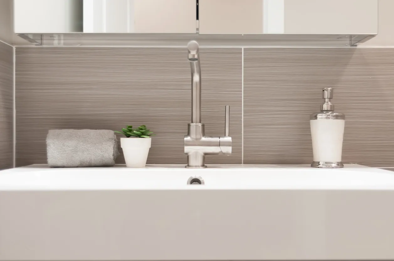 Lavabo equipado con los mejores accesorios encontrados en MarketB2B MX