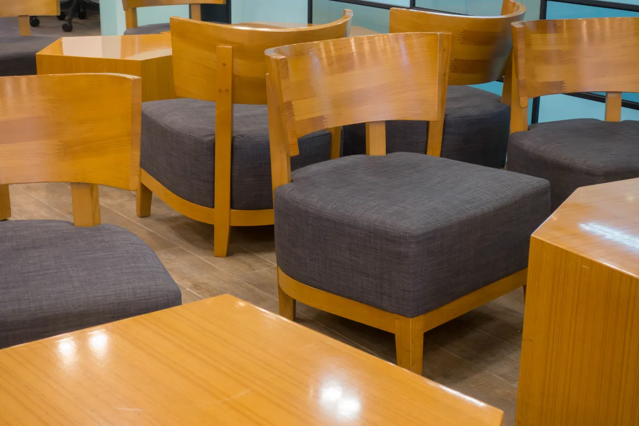 silla de madera moderna