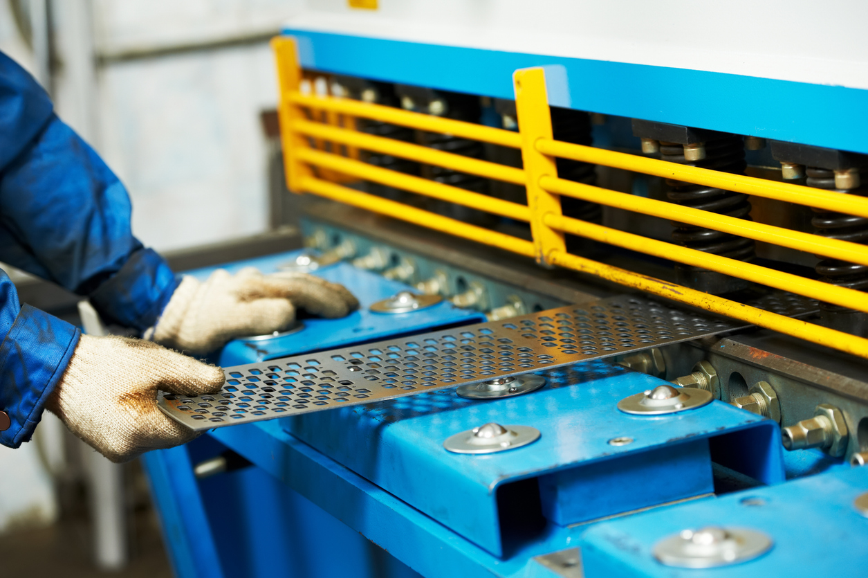 Maquinaria para trabajo de lámina: corte, doblado y troquelado industrial