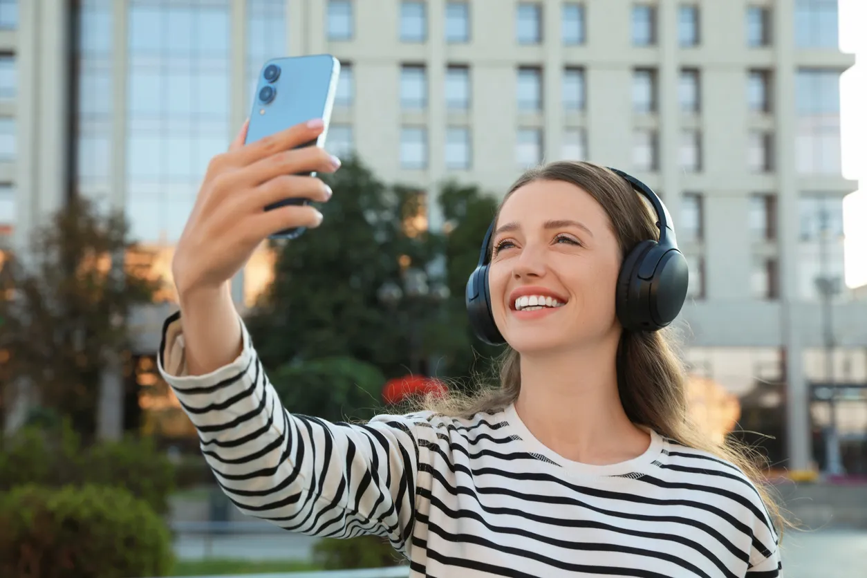 Celulares de gama media que parecen de gama alta: los 10 mejores de 2025