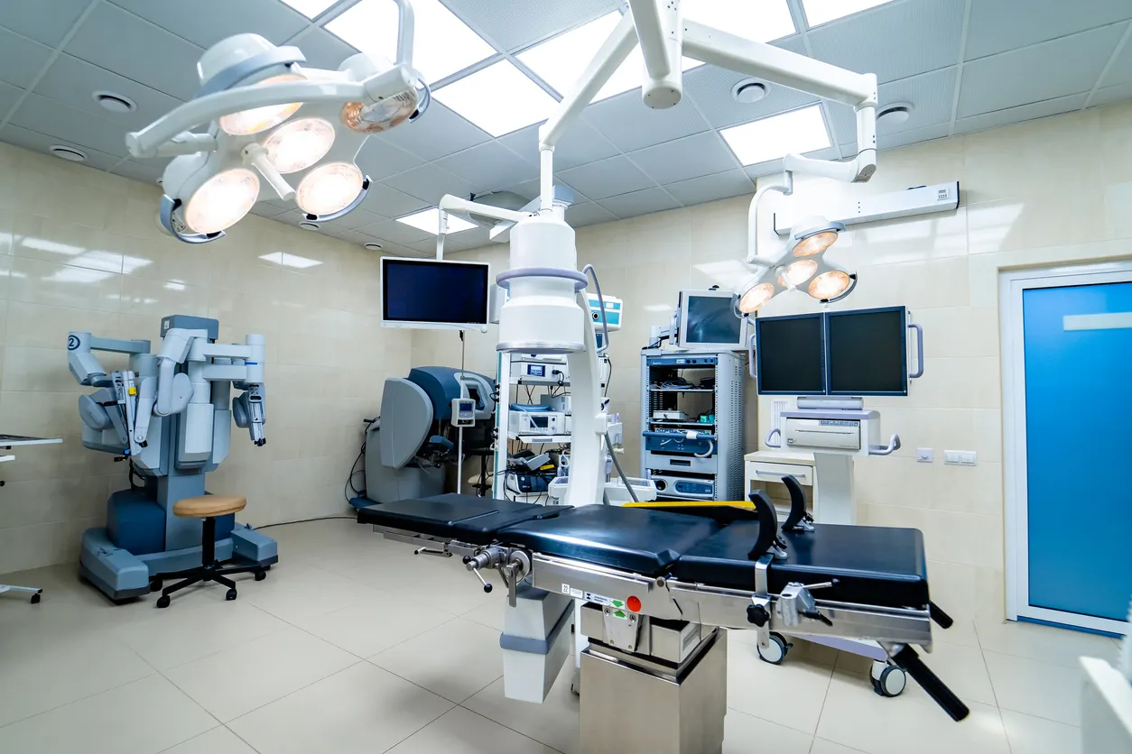 Quirófano moderno en el hospital. La filtración del aire es crucial en estos lugares.