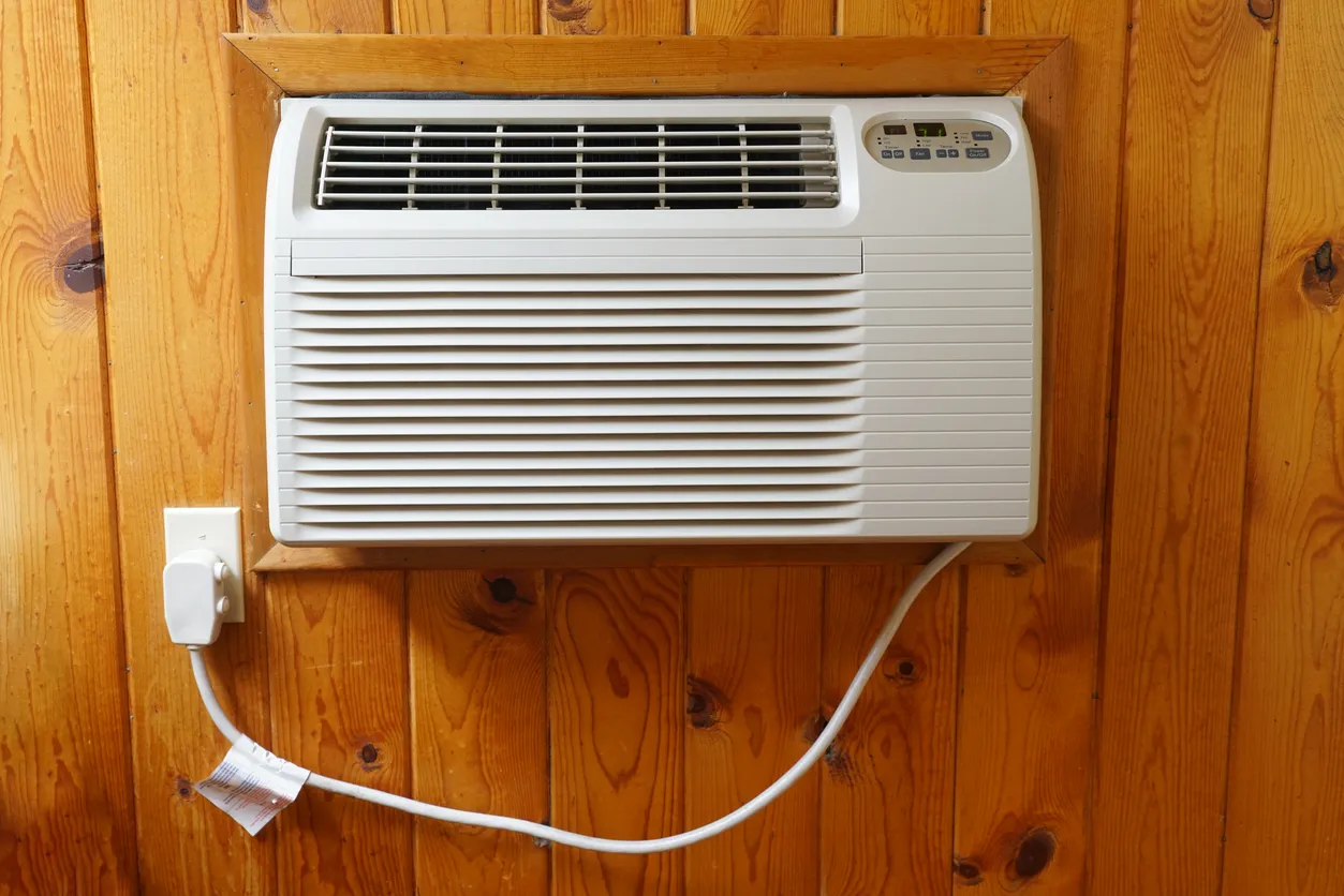 Primer plano del aire acondicionado instalado en la pared