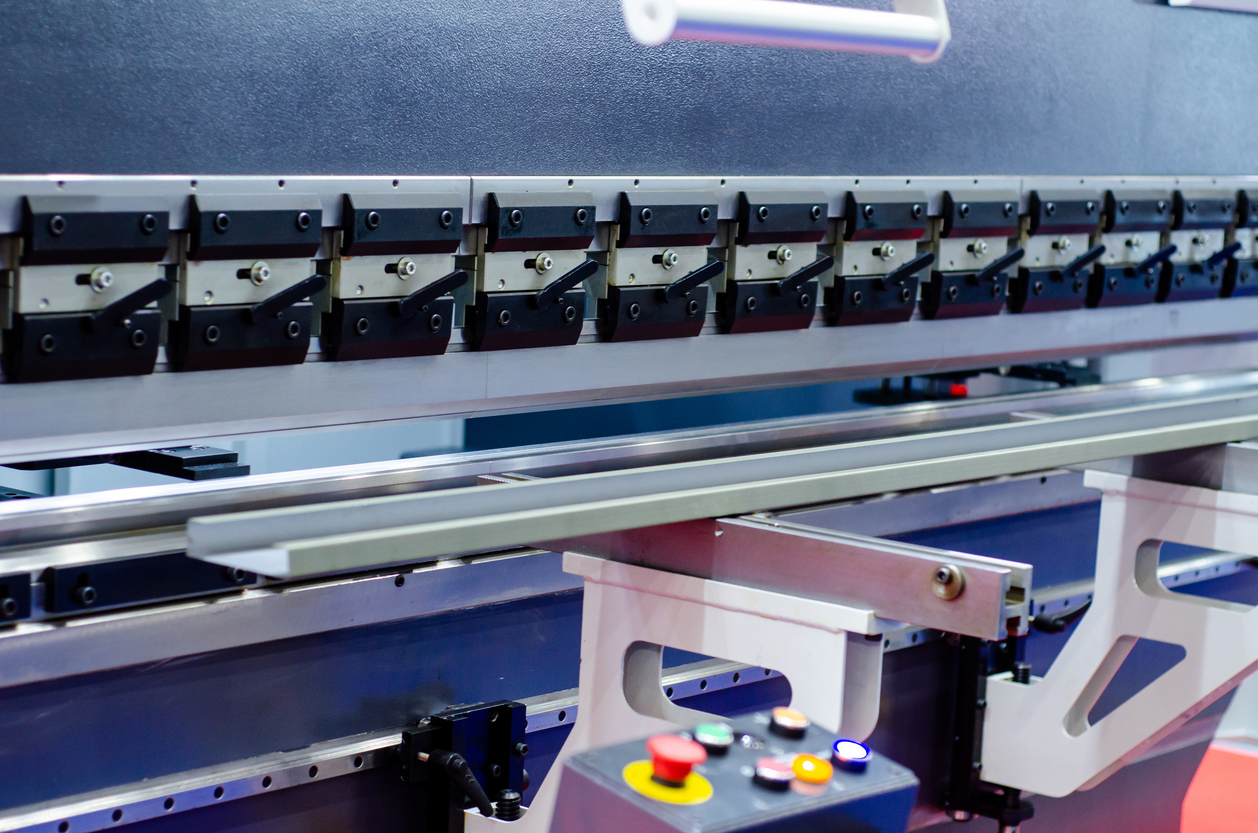 Dobladora neumática en fábrica.