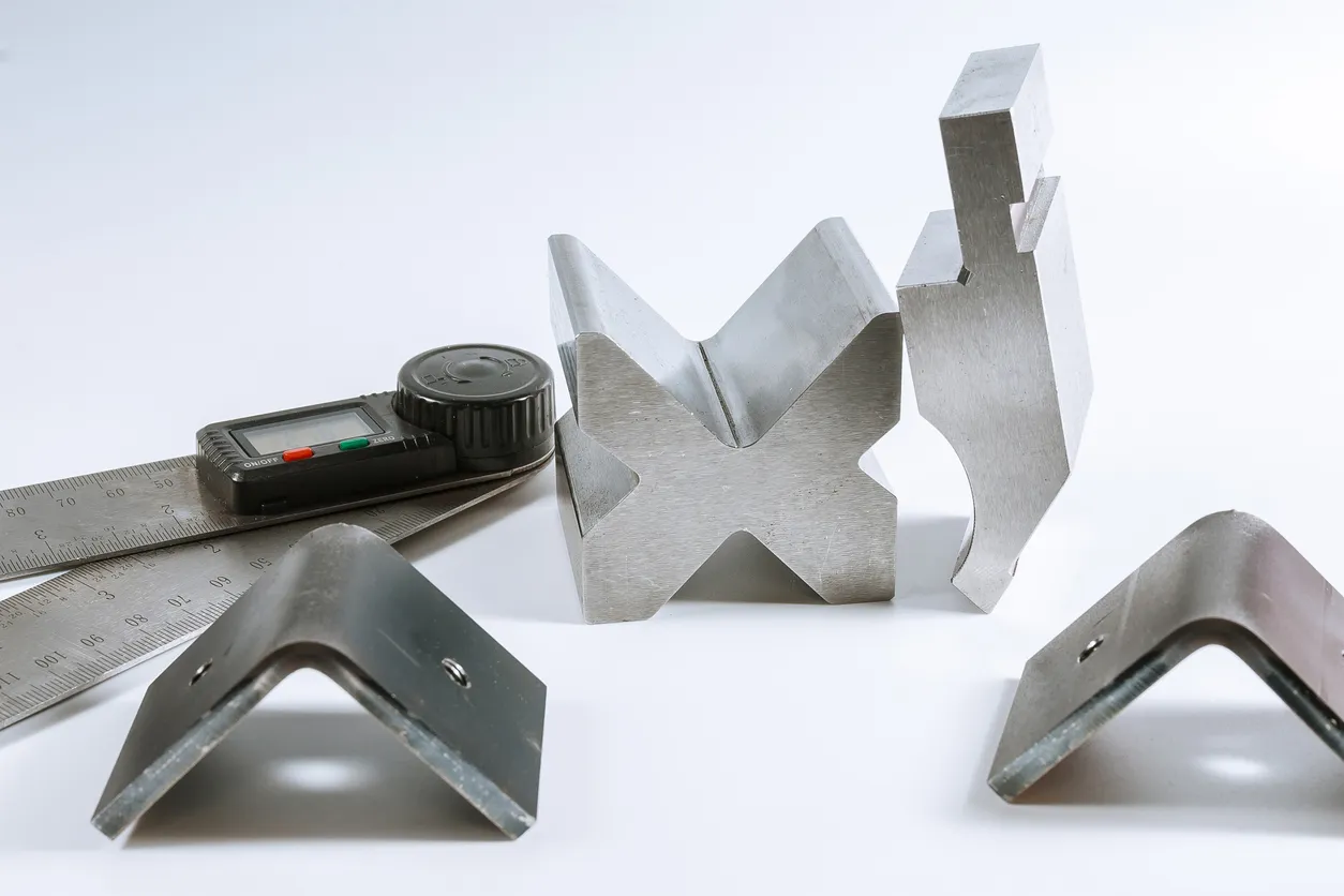 Alineación y Nivelación de Dados para Dobladora: métodos y tolerancias