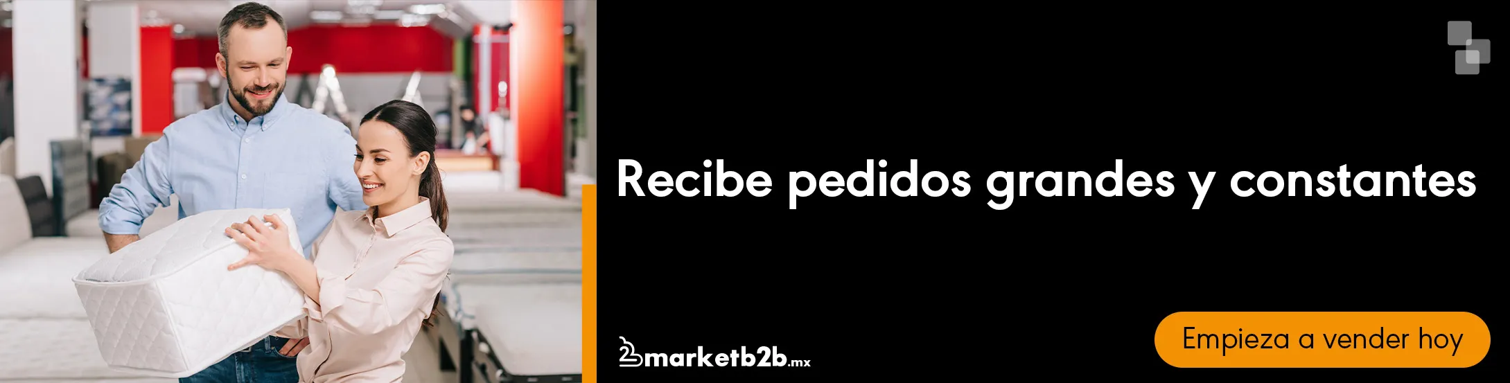 Pareja revisando un mueble en tienda especializda. 