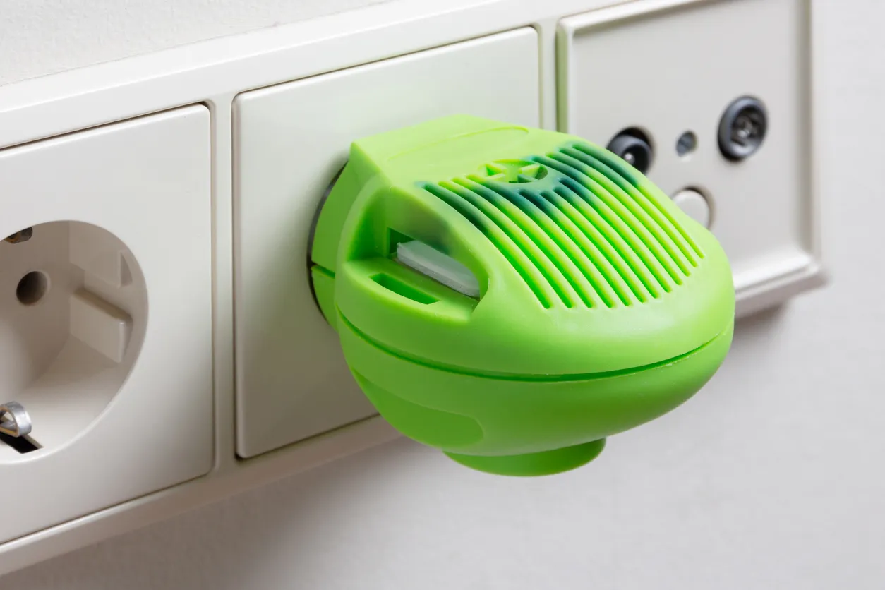 Fumigador eléctrico ecológico conectado a la corriente. La clave para un sueño tranquilo y sin insectos.