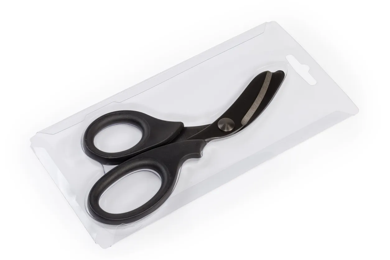 Tijeras empacadas con blister, esto se puede realizar con Máquina de Sellado de Plástico por Alta Frecuencia 