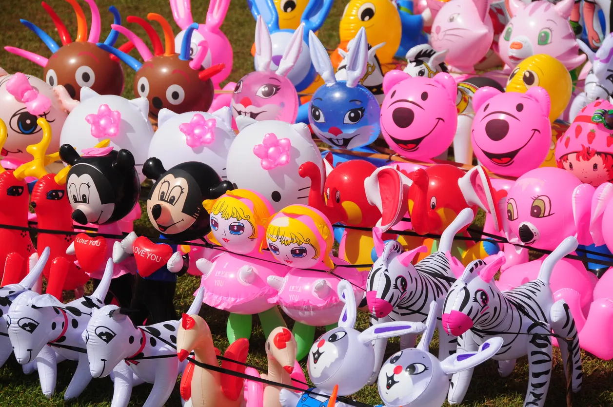 inflables de varias figuras, estás pueden ser selladas con la maquina de alta frecuencia