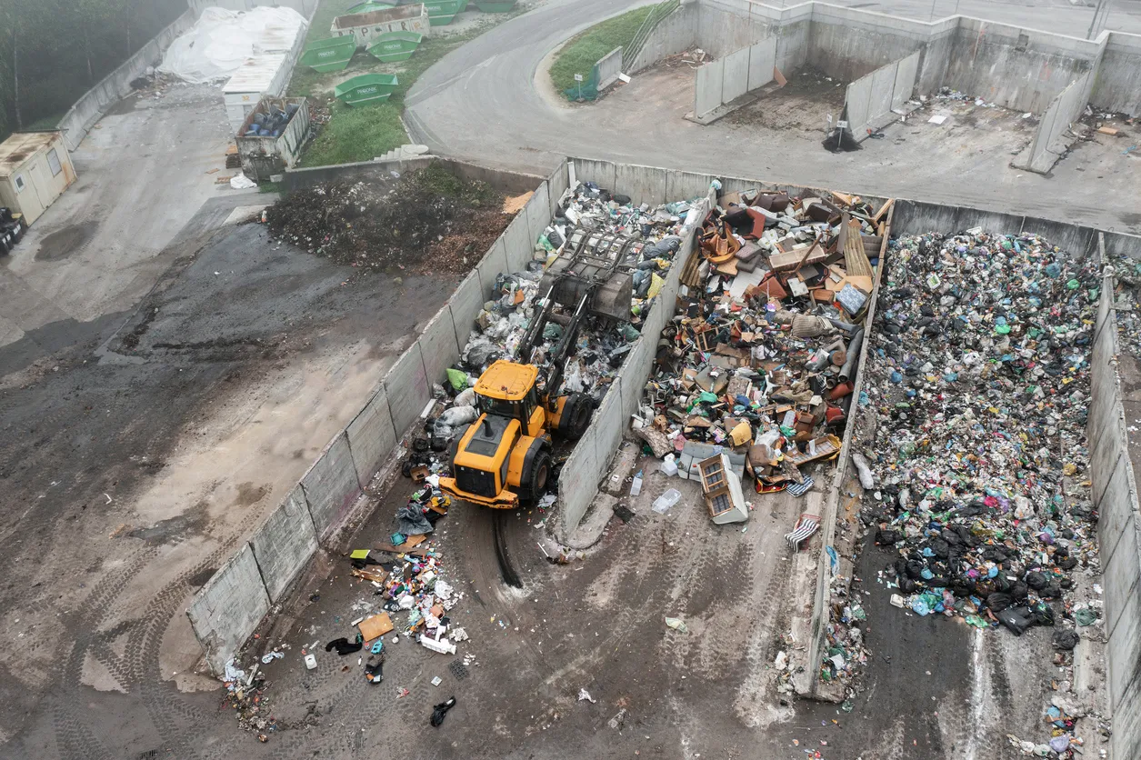 Rellenos sanitarios con residuos industriales y mineros. La zeolita ayuda en el tratamiento de lixiviados 