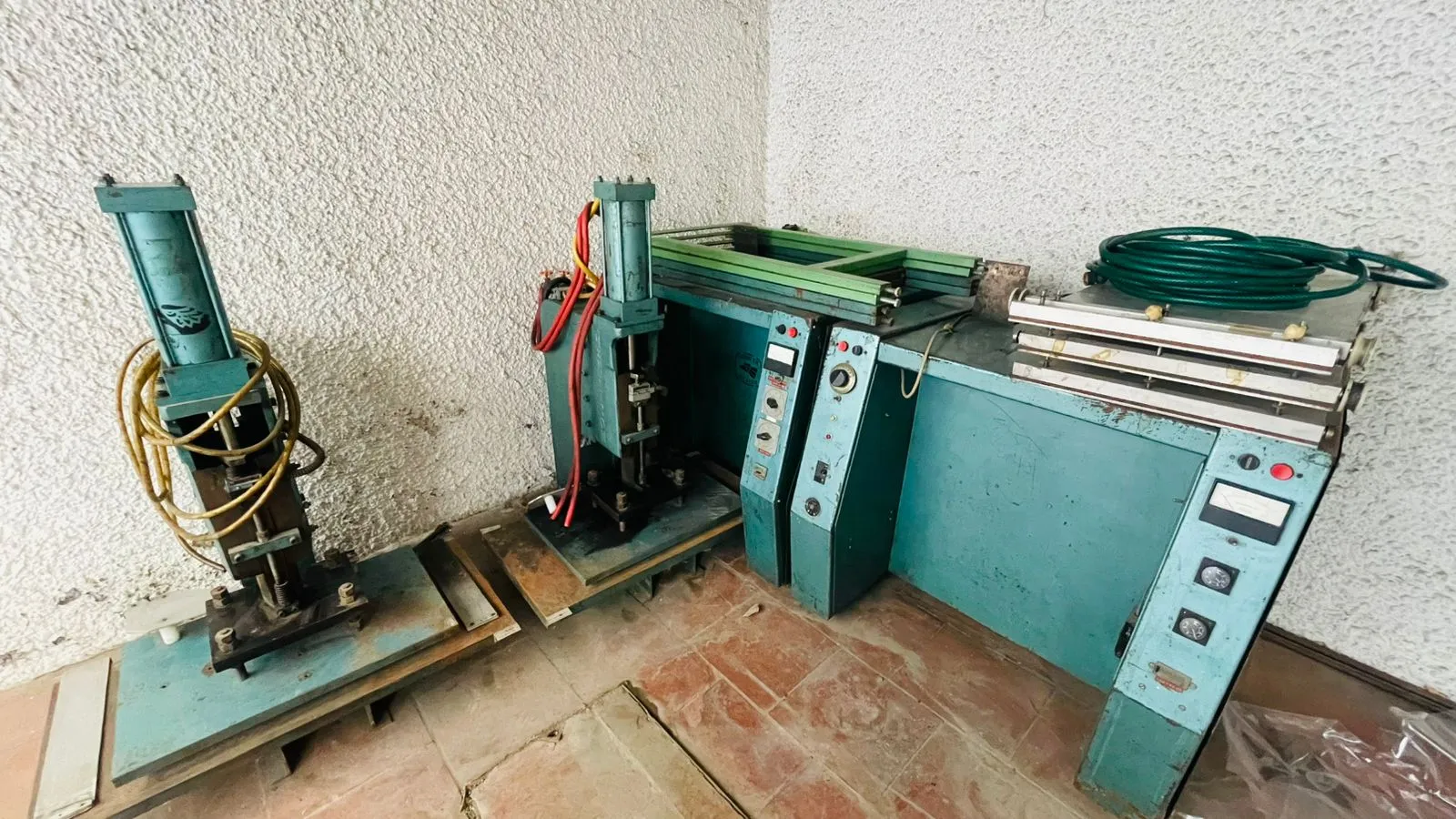 vista de la maquina de alta frecuencia RF GENETRON 4 kW 