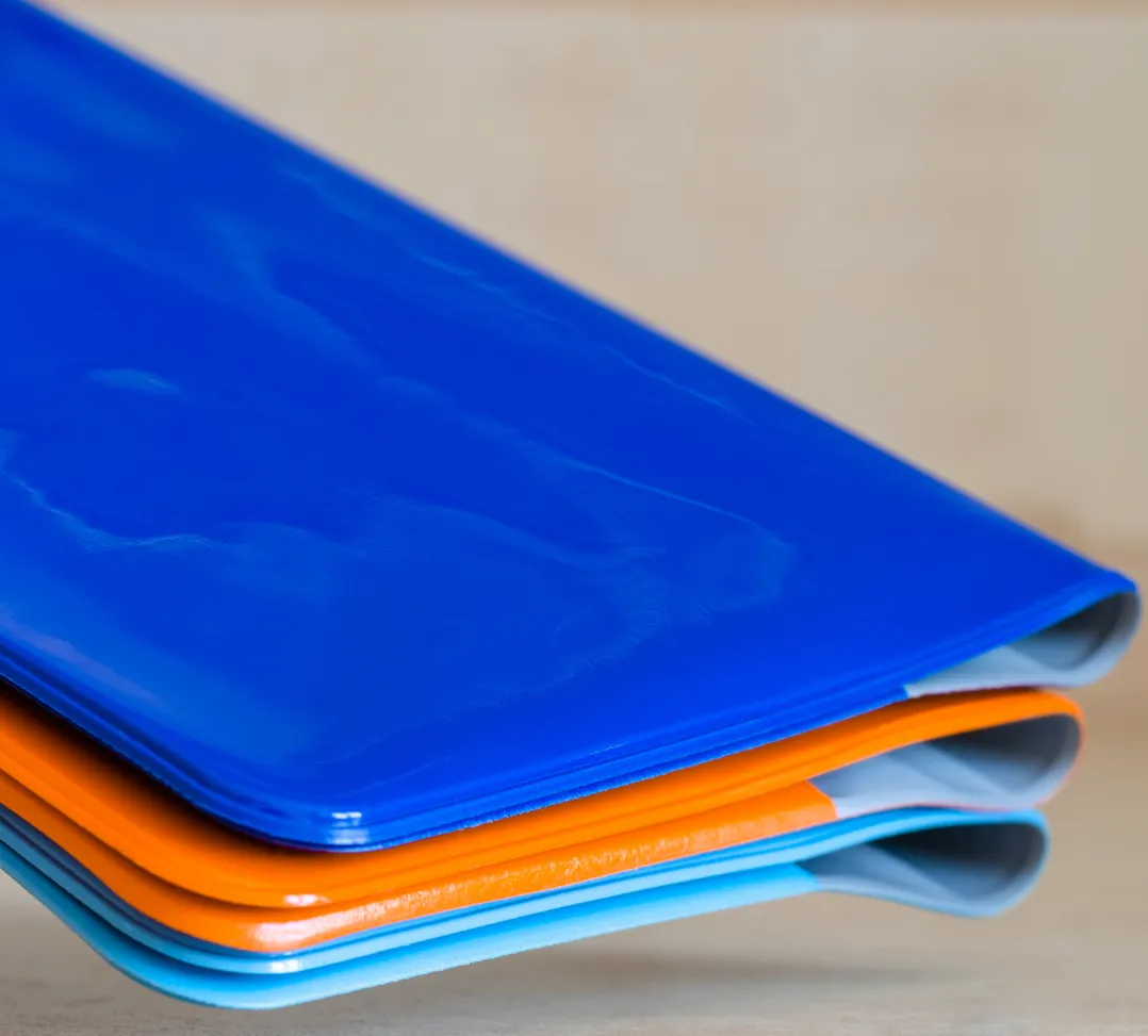 Carpetas de PVD Estas pueden ser selladas con las maquinas RF 4 kW