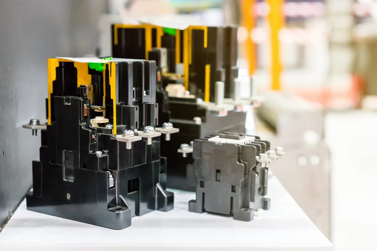 Contactores eléctricos para control y arranque de motores