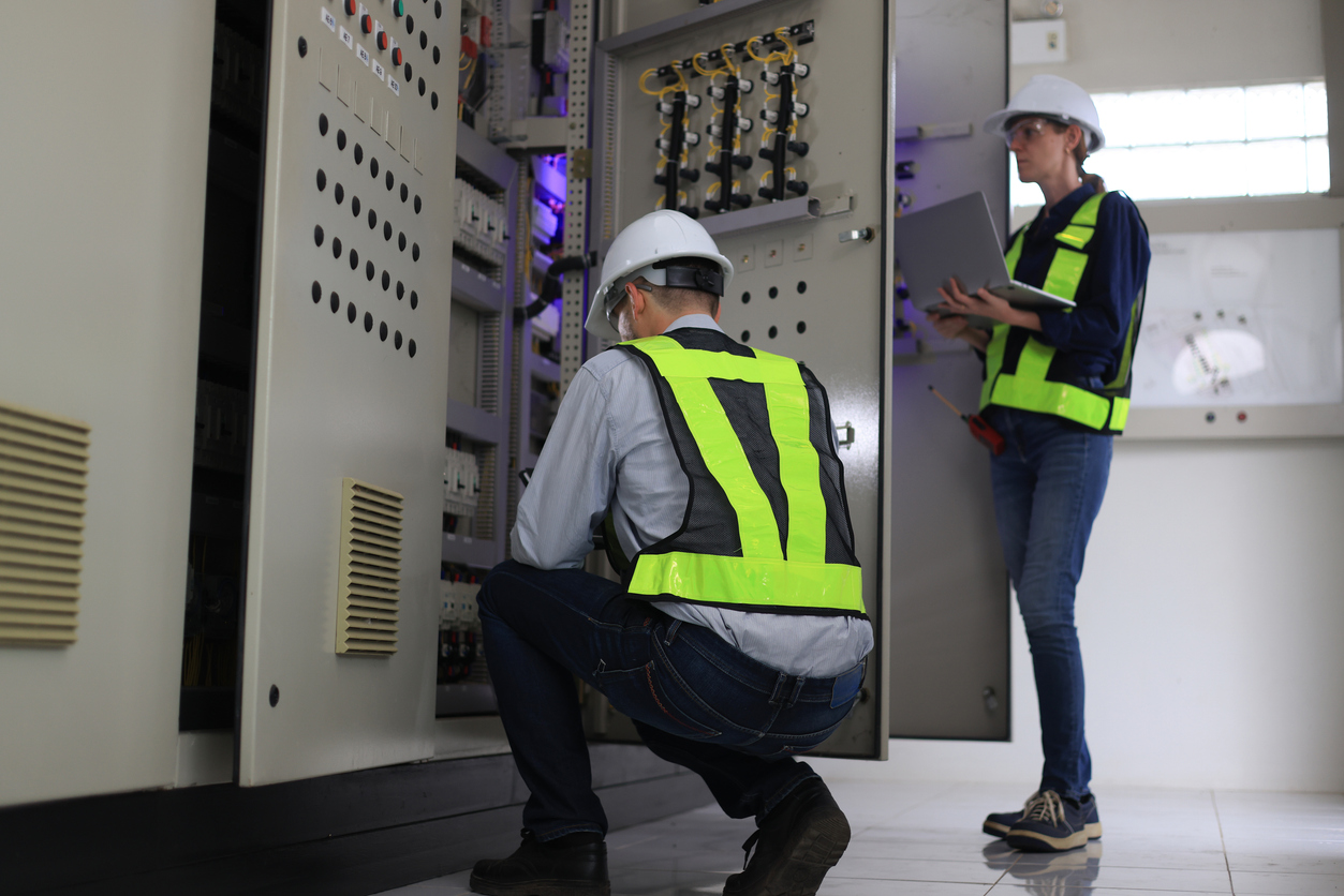 Gabinetes de acero inoxidable NEMA 4X para ambientes corrosivos