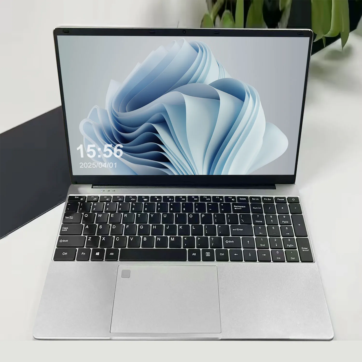 Laptop Intel N95 32GB + 1TB al Mayoreo vista frontal 