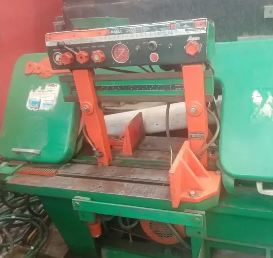 Sierra cinta DoAll — largo de corte 16" y capacidad hasta 3"