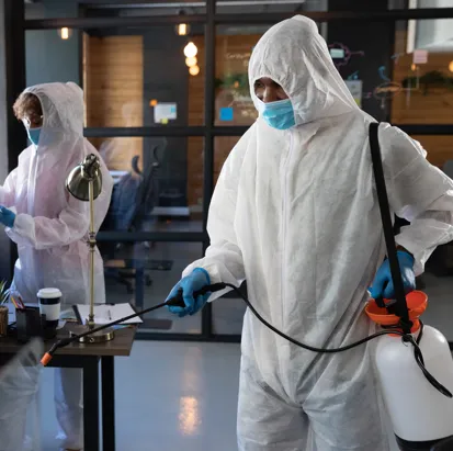 Desinfección y sanitización de alto nivel para hogares y empresas